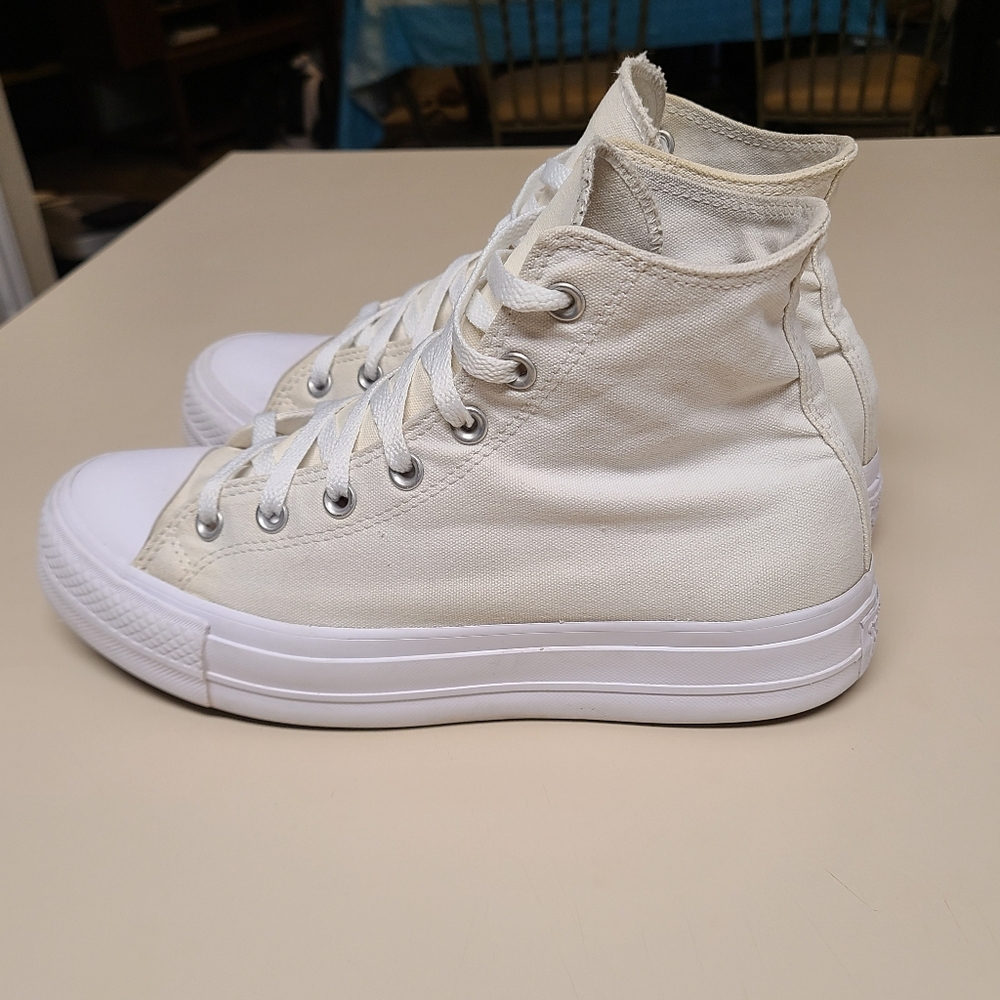 Converse CTAS Platform hi top casual sneakers size 10